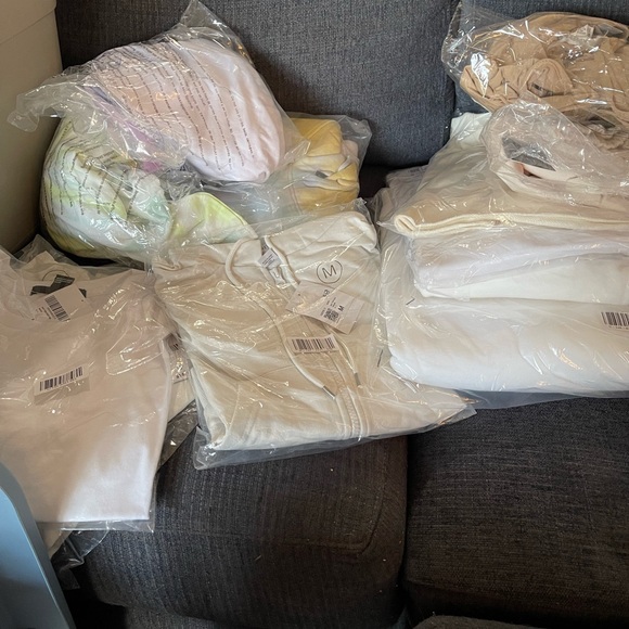 Forever 21 cricut clothing 5 piece mystery box - Picture 2 of 3